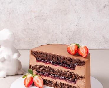 Торт шоколадный с вишней